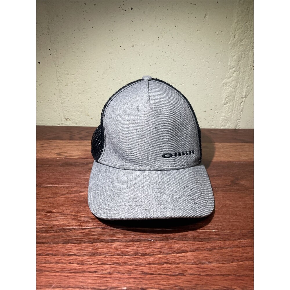 Oakley Snapback Gray Trucker Hat